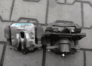 Subaru Legacy IV Outbeck 2.0 zacisk hamulcowy tyl tylny prawy lewy 1