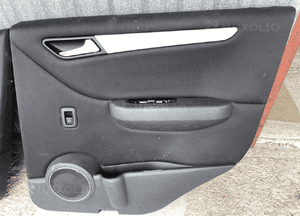 MERCEDES B 245 tapicerka boczek tapicerka drzwi podłoga bagażnika 15