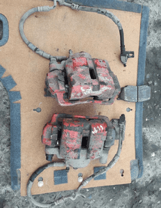 Mazda 6 02-07 1.8 2.0 16V  Zacisk hamulcow przedni przód Jarzmo lewy prawy 1
