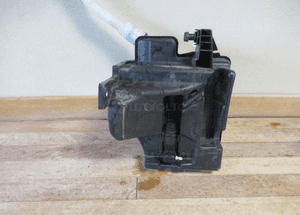 Zbiorniczek spryskiwaczy vw polo v 5 6R0 2009- 2
