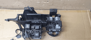 Skrzynka skrzynki bezpieczników mocowanie VW Touareg 7L0937535 2