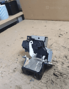 ZAMEK KLAPY TYŁ MAZDA 3 C6728 3