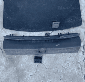MERCEDES E 207 boczek tapicerka bagażnika plastik 3