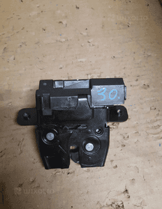 Zamek klapy tył ford fiesta MK7 nr D3D0B 1