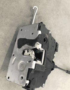 Zamek lewy przód Opel Meriva B 10-17r 13258271 9