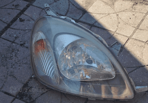 yaris lampa prawa WYSYŁKA 1