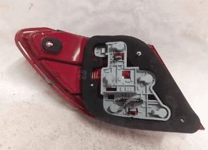 .  TYL TYLNA LAMPA PRAWA MERCEDES-BENZ W204 C-KLASA 3
