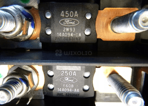 JAGUAR XF X250 SKRZYNKA Z BEZPIECZNIKAMI 9