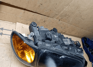 Lampa prawy przód przednia prawa BMW 3 E46 6910956 6910980 5