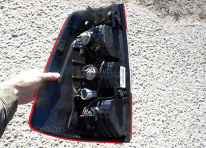 Lampa tylna lewa nissan NP300 nowa 22536503 2
