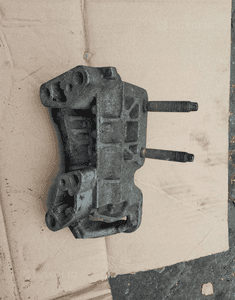 Mazda 3 BK 03-09 1.6 Citd Łapa silnika mocowanie 2
