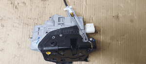 Zamek drzwi lewy tył tylny VW Passat B6 3C4839015A 3