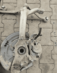 Audi A6 C6  2.0 TDI  zwrotnica piasta przód przednia prawa lewa 4F0258 4F0257 3