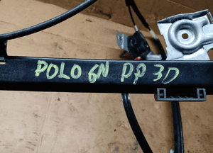 Mechanizm podnośnik szyby prawy przód mechaniczny VW Polo 6N 3D 6N3837402K 9