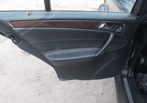 MERCEDES C 203 boczek lewy tył czarna skóra lift