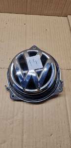 Klamka klapy bagażnika emblemat VW Passat B8 3G5827469 1
