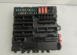 SKRZYNKA BEZPIECZNIKÓW MODUŁ OPEL VECTRA C 2.8 460023230 3