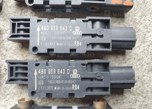 Czujnik 8E0959643 A B D E Uderzenia Czujnik Uderzeniowy Sensor Audi A3 8P A4 B6 B7 A6 C5 9