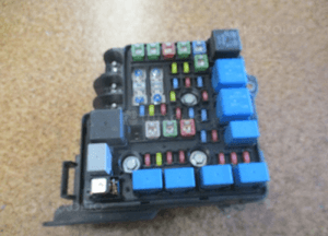 SKRZYNKA BEZPIECZNIKÓW KIA CEED 1 I 91950-1H030 2