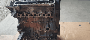 Silnik słupek blok Peugeot 407 2.0 HDI RHR 8