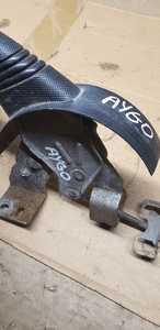 Dźwignia hamulca ręcznego Toyota Aygo 5