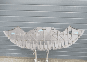 Płyta osłona pod zderzaka przednia jaguar xe X760 GX73 2015-2019 1
