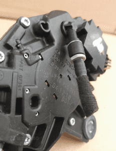 SILNICZEK WYCIERACZKI TYŁ VW TOURAN nr 1T0955711C / 0390201598 2