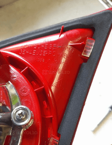 Lampa tylna lewa na klapę vw golf 5 nr 1K6945093F 3