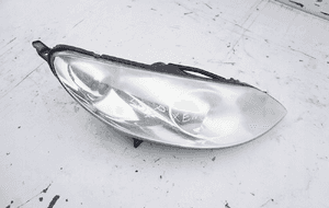 Lampa prawy przód xenon peugeot 407