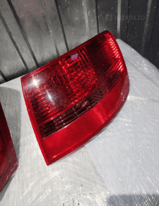 Audi A6 C6 kombi lampa prawa tylna zwykła 1