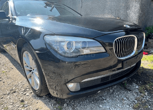 Bmw F01 3.0D przód 475 ładny stan w kolor 2