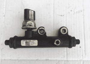 Listwa wtryskowa z czujnikiem 4R8Q-9C066-AC Land Rover Discovery 3 III / Range Rover Sport 2.7 TDV6 1