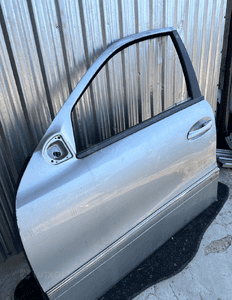 MERCEDES E 211 drzwi lewe przednie szyba listwa lakier 744 14