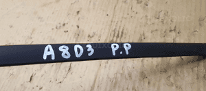 Listwa szyby czołowej prawy przód Audi A8 D3 7