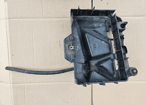 VW Fox podstawa pod akumulator 1