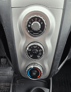Toyota Yaris II  06-11 panel sterowania nawiewu 3