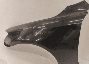 Lexus is 05-09 BŁOTNIK LEWY PRZÓD 3