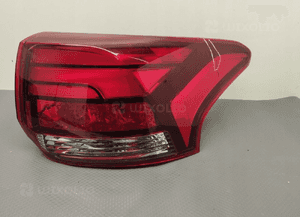 OUTLANDER III LAMPA PRAWA TYŁ LIFT 1