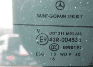 Szyba stelaż klapy tylnej tył mercedes v-klasa W447 2016 17