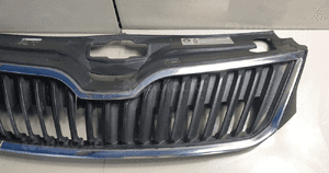 Skoda rapid atrapa gril zderzaka przód 5JA853668 3