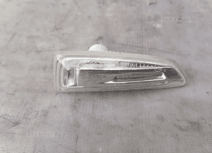 Kierunkowskaz migacz lewy błotnik Opel insignia B 13491088 2