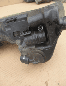 ZBIORNICZEK SPRYSKIWACZY MERCEDES W205 C KLASA 2