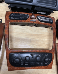 MERCEDES C 203 panel dekor popielniczka drewno roletka 16