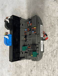 BMW X5 E70 X6 E71 SKRZYNKA MODUŁ BEZPIECZNIKÓW 518966010B 693169003 1