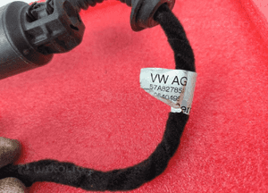 Skoda Karoq Kodiaq SIŁOWNIK ELEKTRYCZNY KLAPY BAGAŻNIKA 57A827851 2