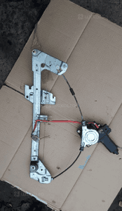 Mazda 323f ba 94-98 Podnośnik szyby Lewy przód 4