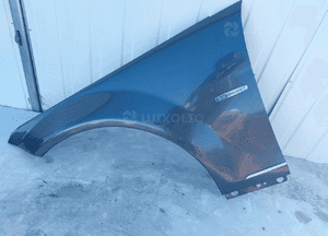 Błotnik lewy przód mercedes W204 lift 1