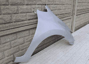 Toyota auris lift 2010-2013 błotnik przedni prawy 3