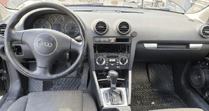 AUDI A3 8P PÓŁKA DESKA KONSOLA PODUSZKI PASY