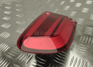 Bmw F20 F21 lampa w klapę bagażnika prawa tył 7359020 6